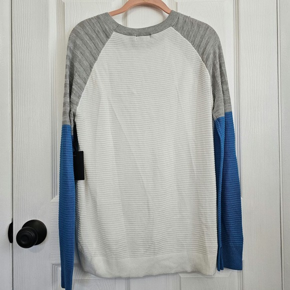 NWT Trouvé White Gray Blue Colorblock Sweater Size Medium - Picture 4 of 5